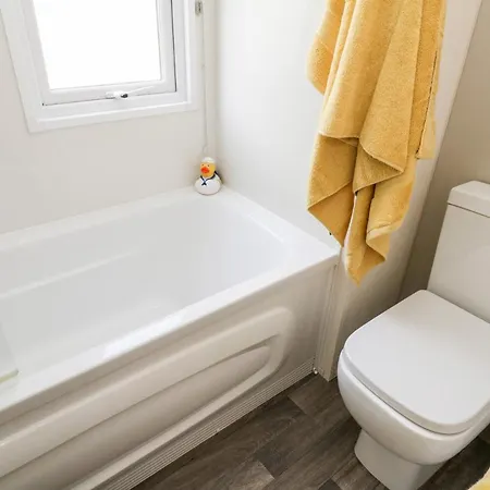 The Rodley Pines Дом отдыха *